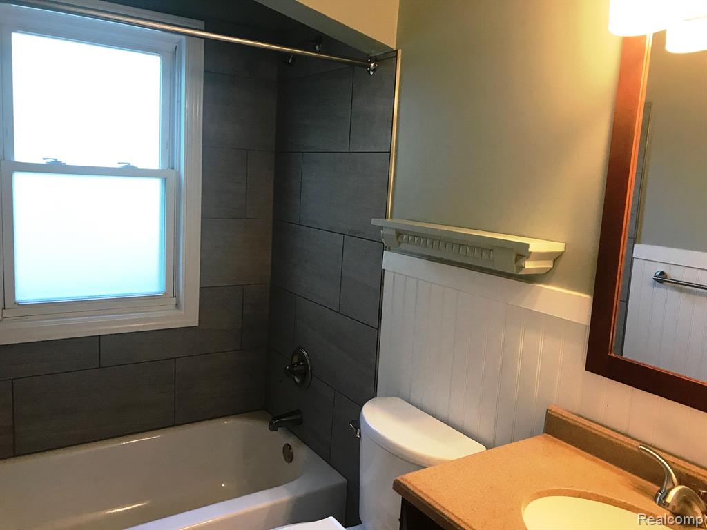 537 ROTH Boulevard, Clawson, MI — Photo 9