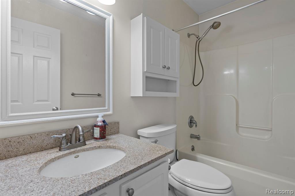 9438 Appleview Court, Brighton, MI 48116 — Photo 24