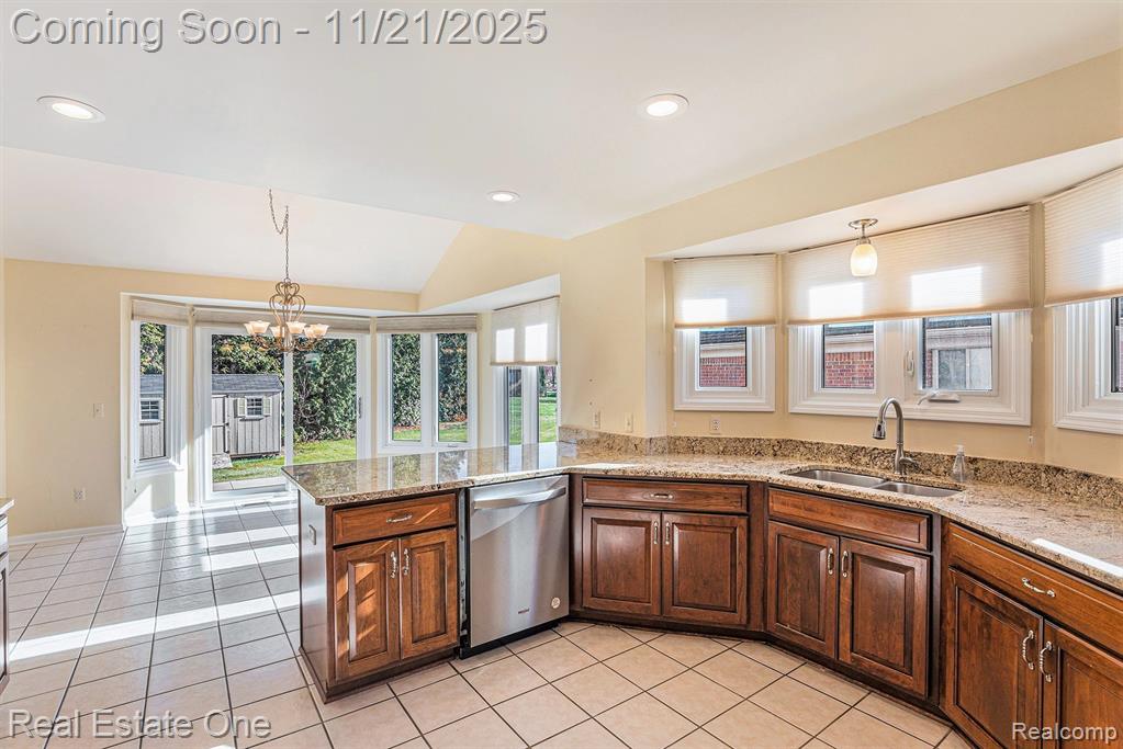 48082 Prestwyck Drive, Macomb, MI 48044 — Photo 4