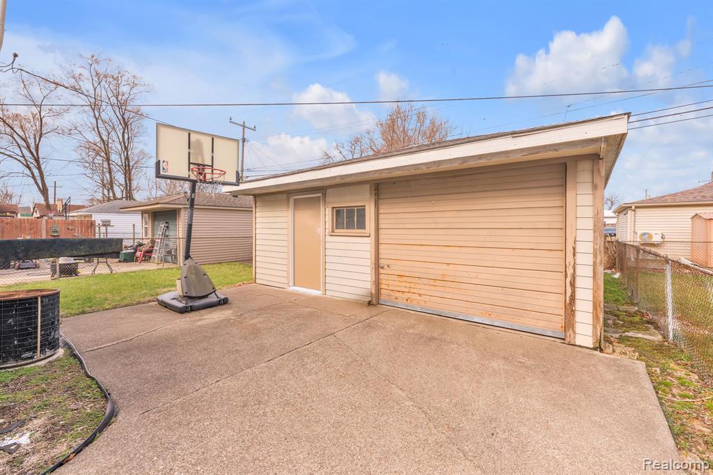 6571 N Highland Street, Dearborn Heights, MI 48127 — Photo 28