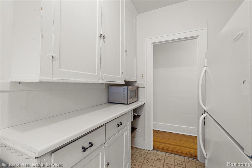 981 2N Beaconsfield Avenue, Grosse Pointe, MI 48230 — Photo 11
