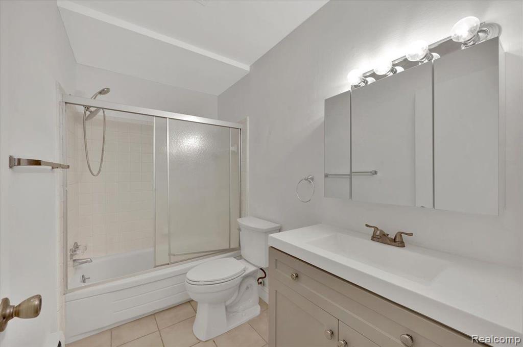 803 PLATE Street, 102, Rochester, MI 48307 — Photo 11