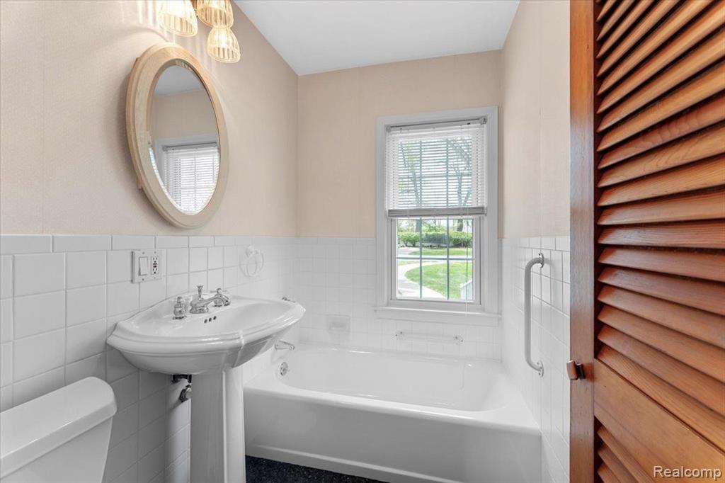 30617 YOUNG Drive, Gibraltar, MI — Photo 12