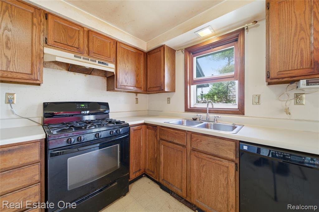 11458 College Avenue, Pinckney, MI 48169 — Photo 8