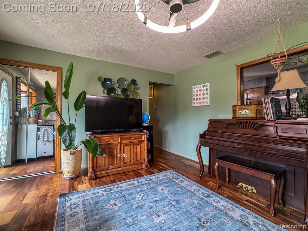 46030 Huling Street, Utica, MI 48317 — Photo 8