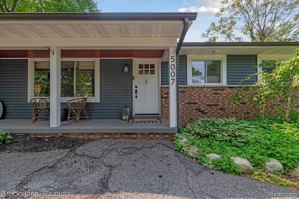 5007 Clearview Drive, Clarkston, MI 48348 — Photo 4