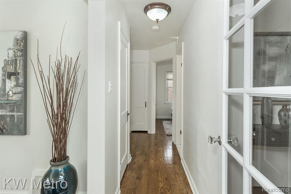 620 CATALPA Drive, Royal Oak, MI 48067 — Photo 12