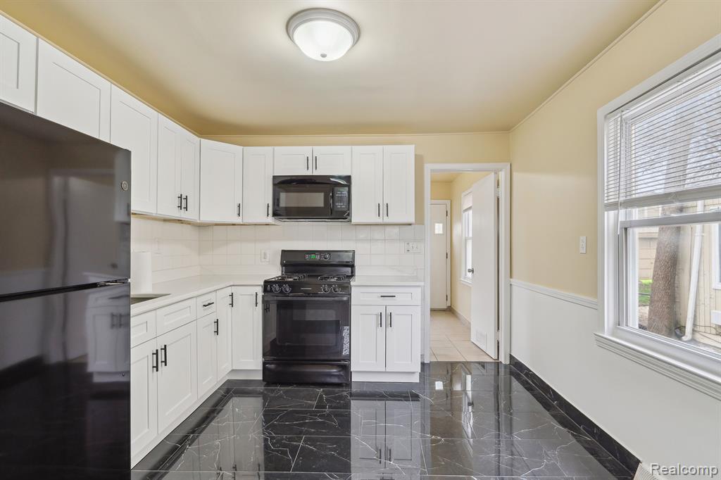 8468 LOZIER Avenue, Warren, MI 48089 — Photo 9