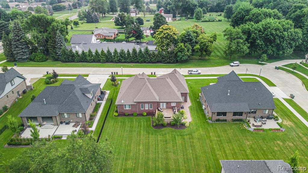 48913 Pinebrook Drive, Utica, MI 48315 — Photo 34