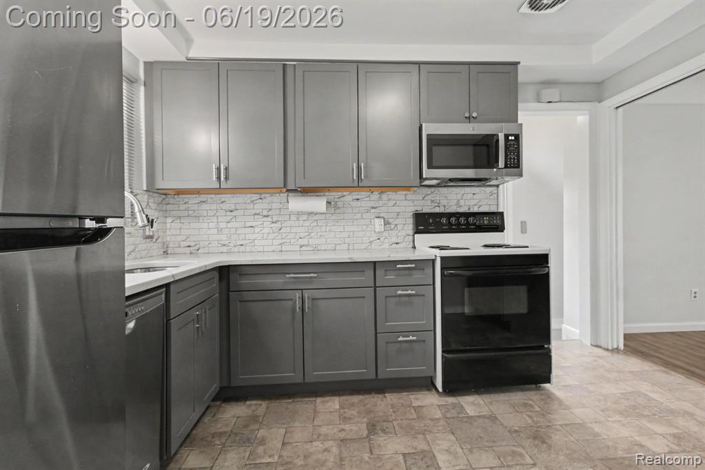 9135 Frederick Street, Livonia, MI 48150 — Photo 8