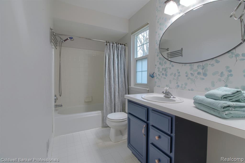 43697 YORKVILLE, Canton, MI 48188 — Photo 16