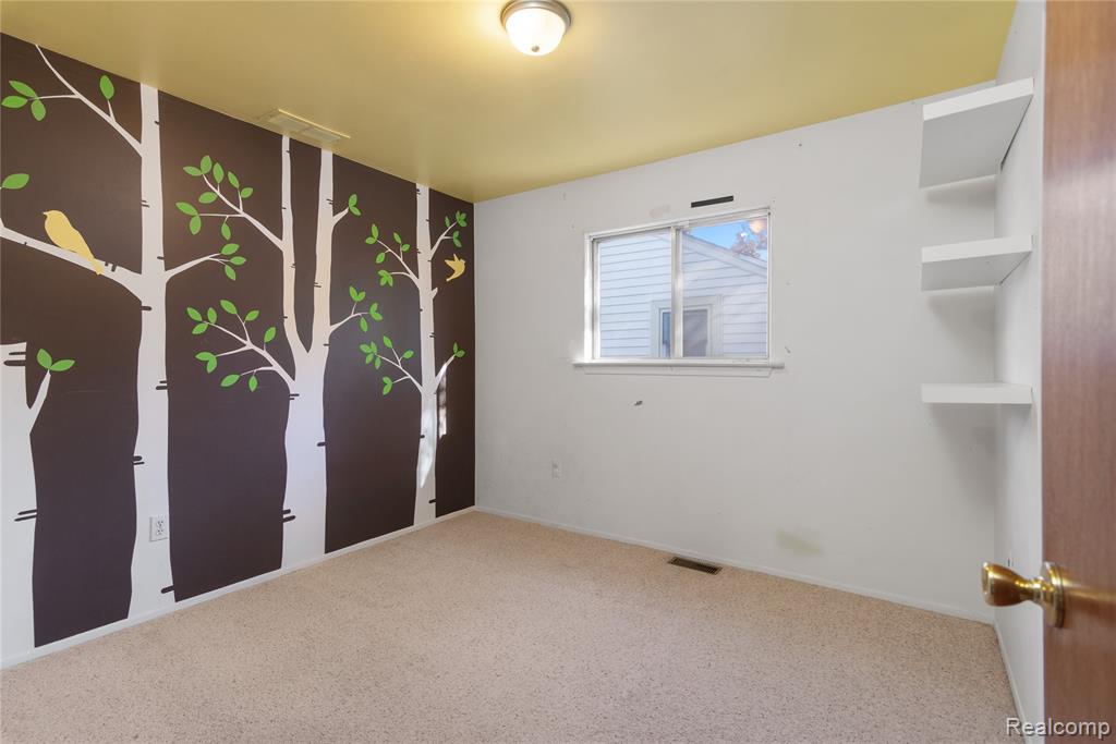 20842 Ridgemont Road, Harper Woods, MI 48225 — Photo 15