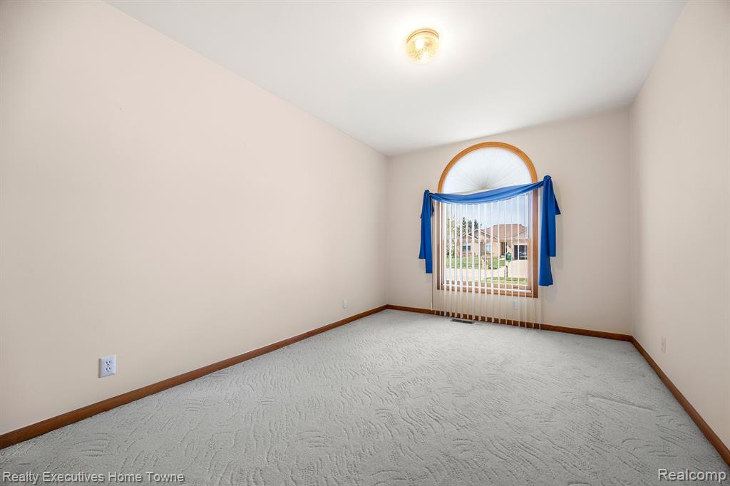 57946 EMERALD, Washington, MI — Photo 20