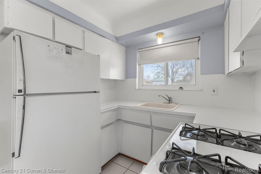 6661 N BEECH DALY Road, Dearborn Heights, MI 48127 — Photo 15