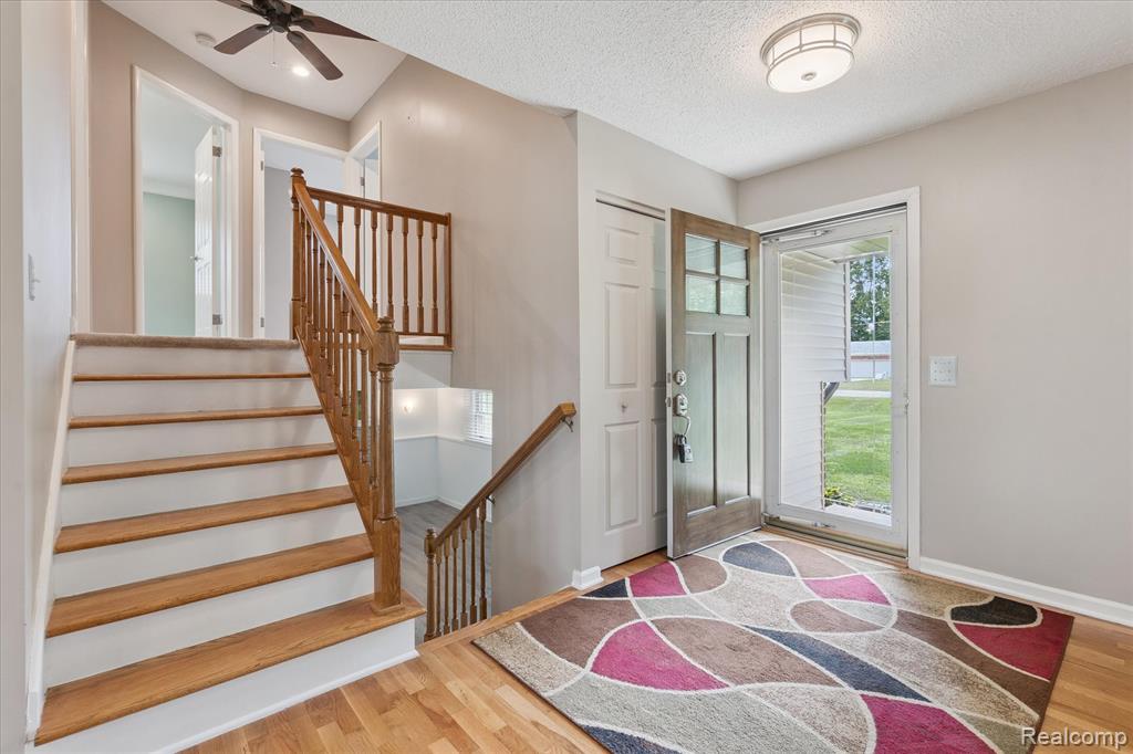 6233 Golfview Drive, Burton, MI 48509 — Photo 6