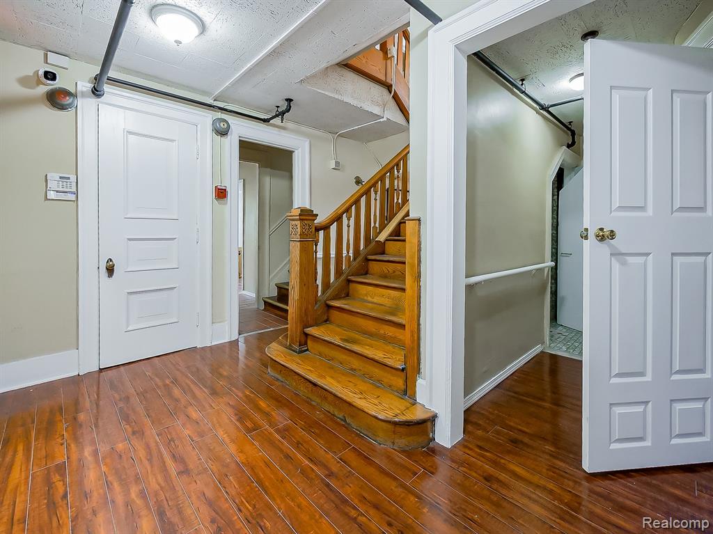 491 E GRAND Boulevard - Photo 3