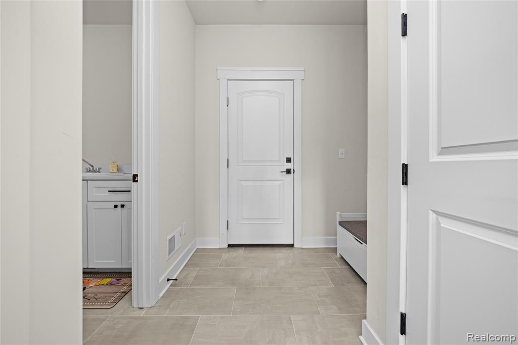 7841 Trailside Court, West Bloomfield, MI 48323 — Photo 37