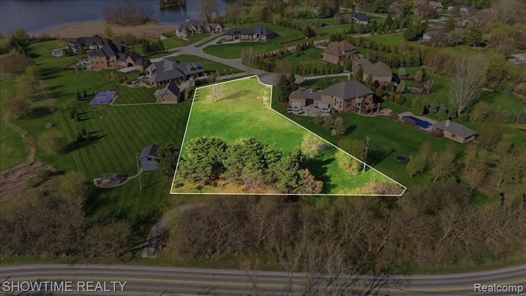 69225 Lake Point Court, Romeo, MI 48065 — Photo 2