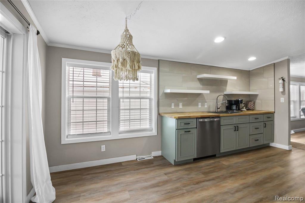 29224 Hidden River, Gibraltar, MI — Photo 10