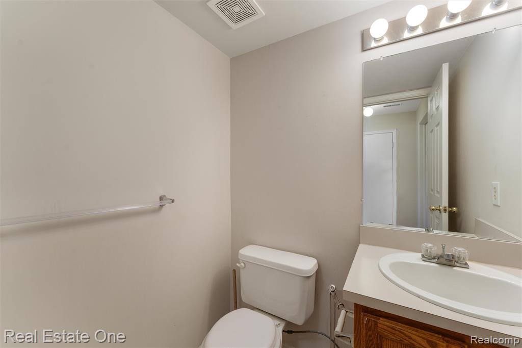 4721 Carrington Drive, Rochester, MI 48306 — Photo 34