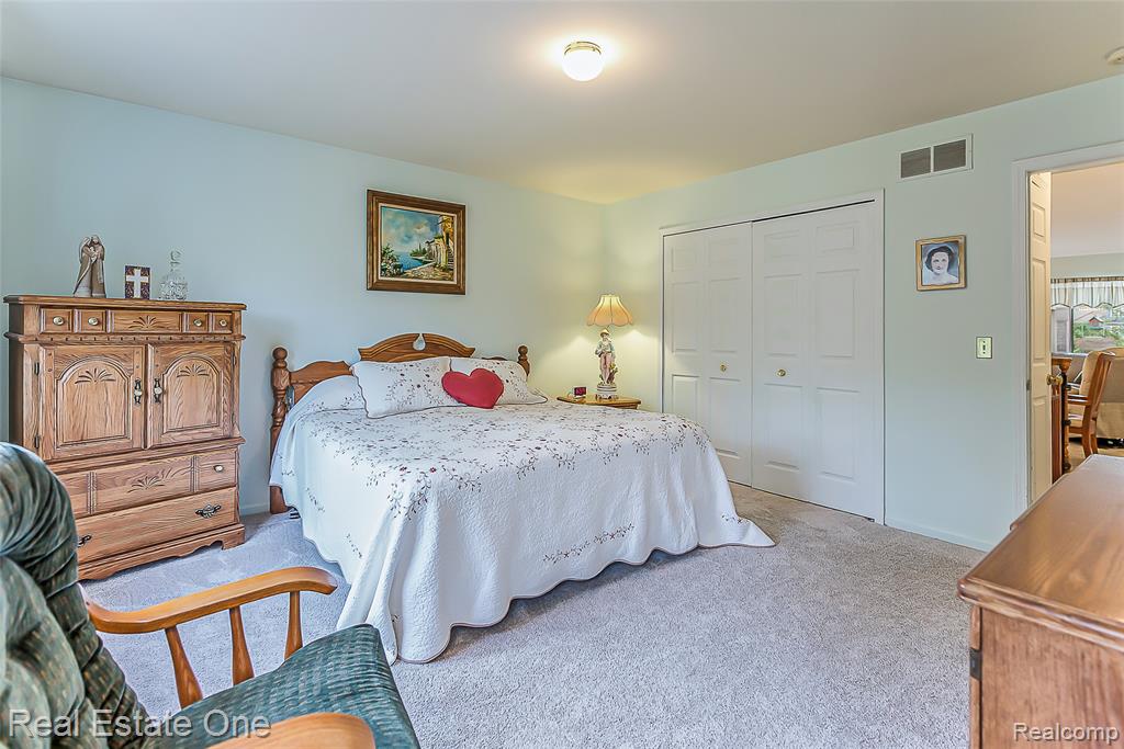 62511 RALEIGH Court, 5, South Lyon, MI 48178 — Photo 19