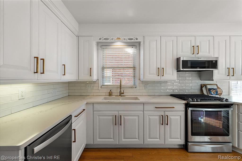 459 BOURNEMOUTH Circle, Grosse Pointe Farms, MI 48236 — Photo 10