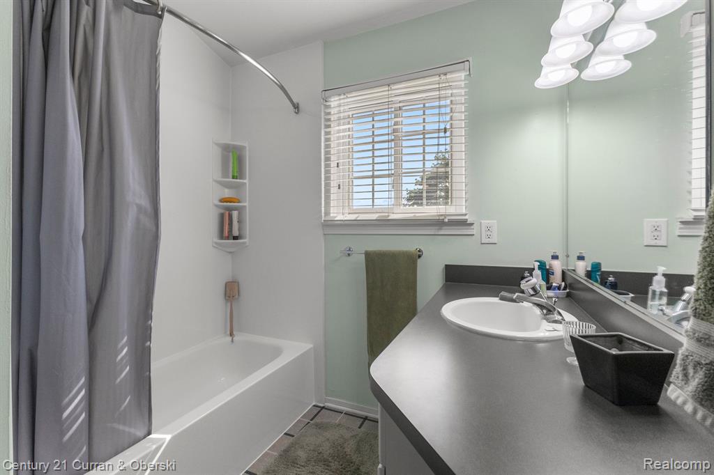 6541 DEERHURST Drive, Westland, MI — Photo 24