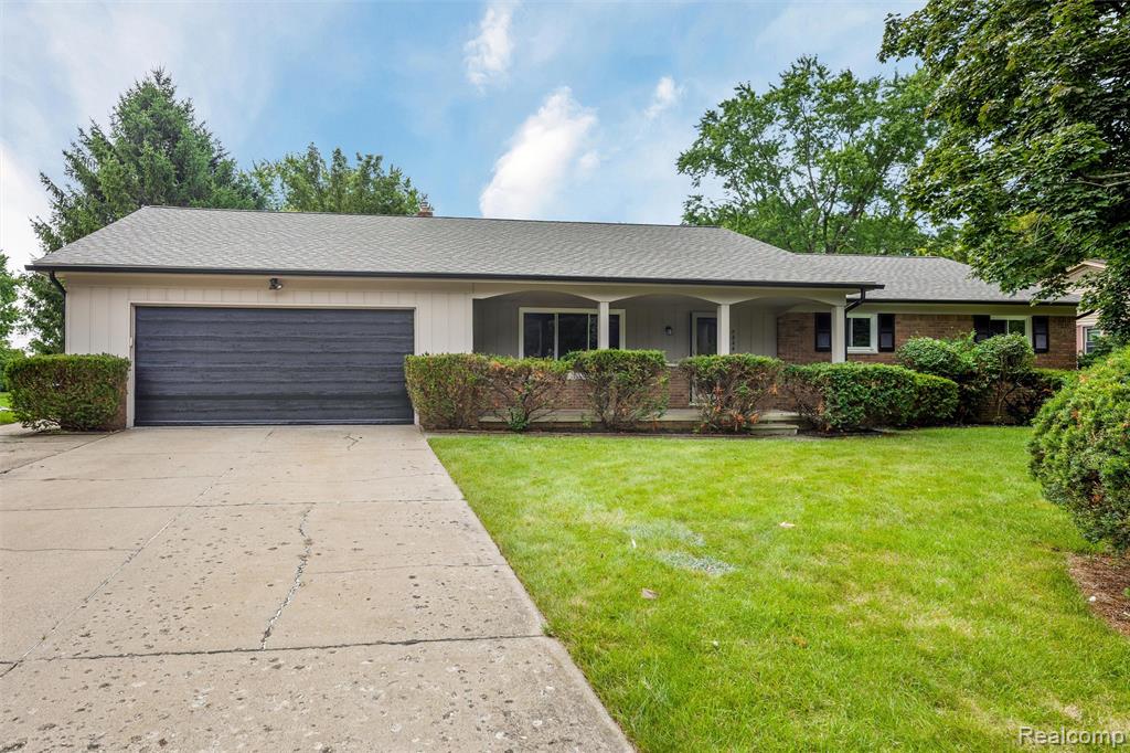 9844 Klais Court, Clarkston, MI 48348 — Photo 2