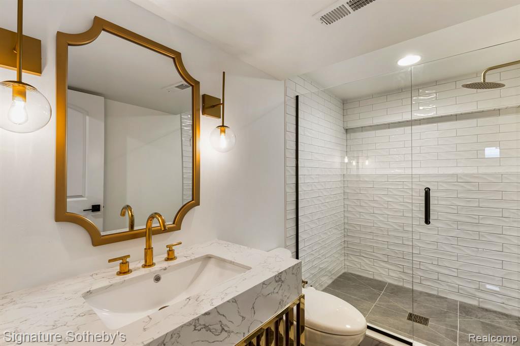 811 NORWICH Street, Birmingham, MI 48009 — Photo 17