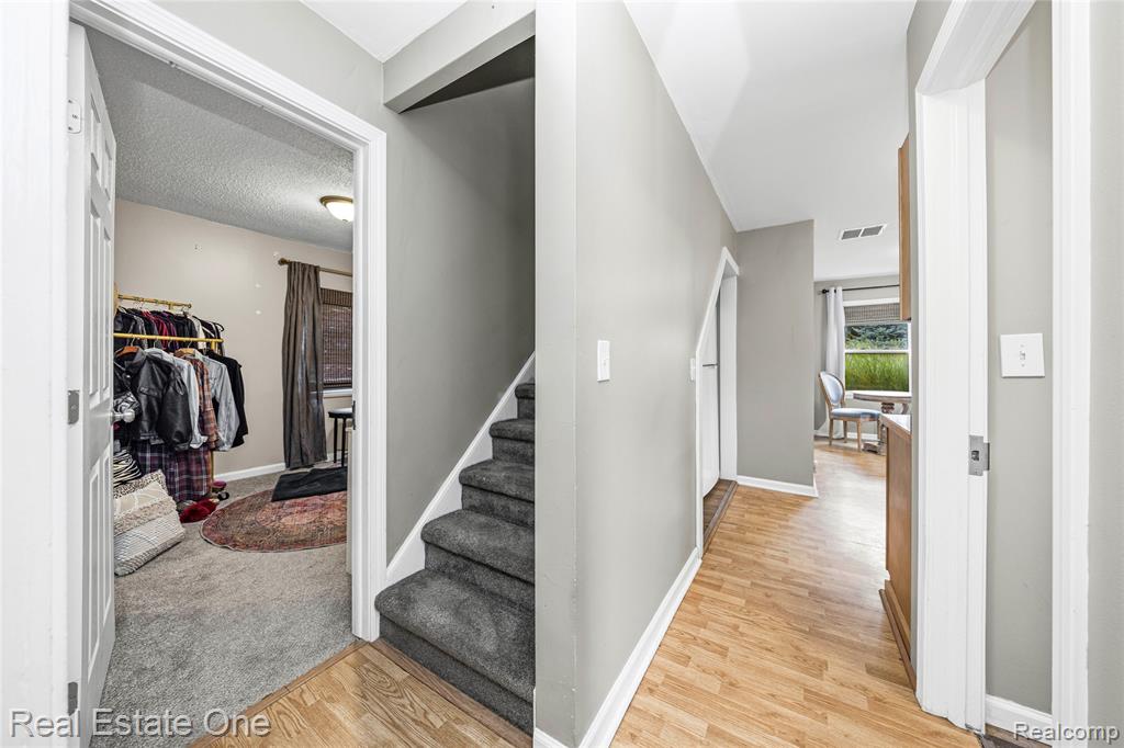 881 Tyrone Avenue, Waterford, MI 48328 — Photo 21