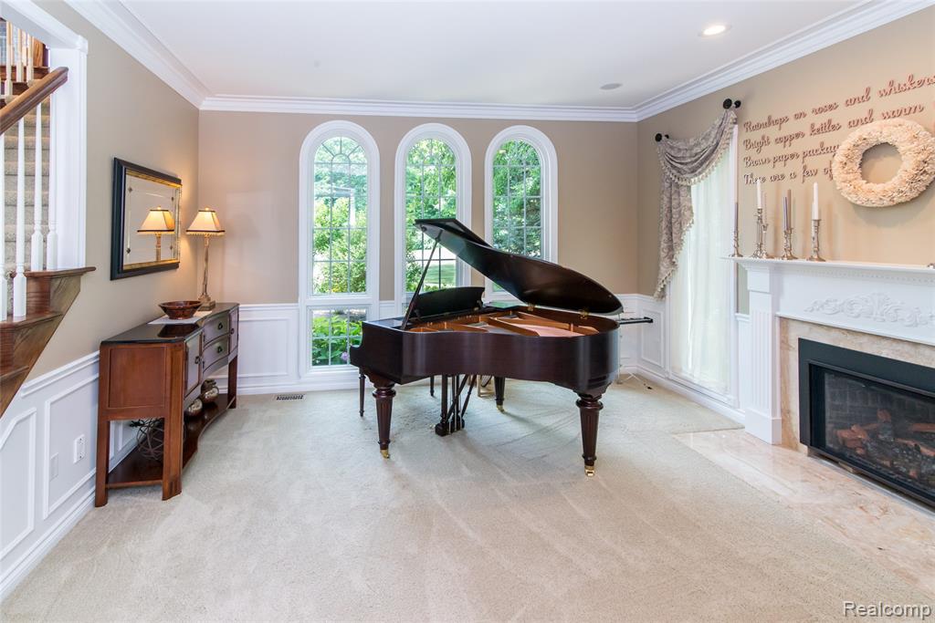 3166 W Beach Lake Drive, Milford, MI, 48380