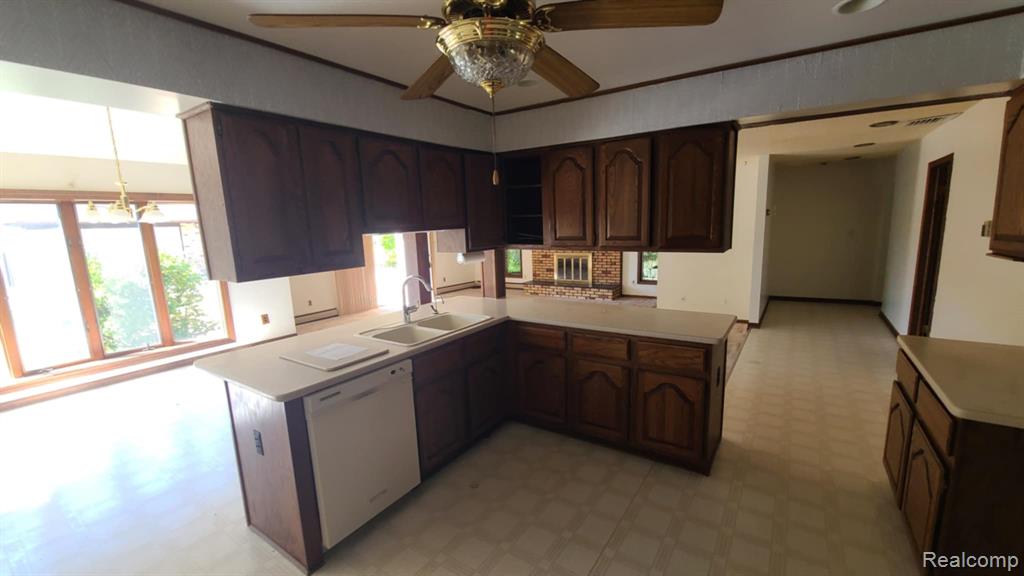 20688 Woodland Street, Harper Woods, MI 48225 — Photo 10