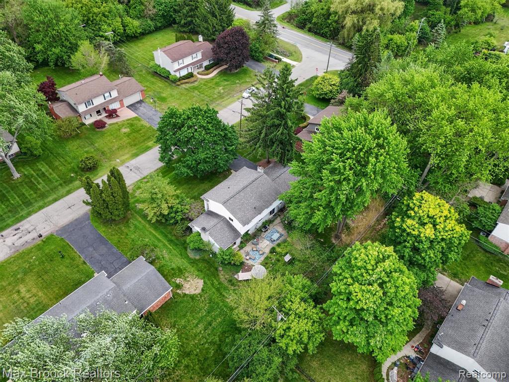7456 Glengrove Drive, Bloomfield Hills, MI 48301 — Photo 54