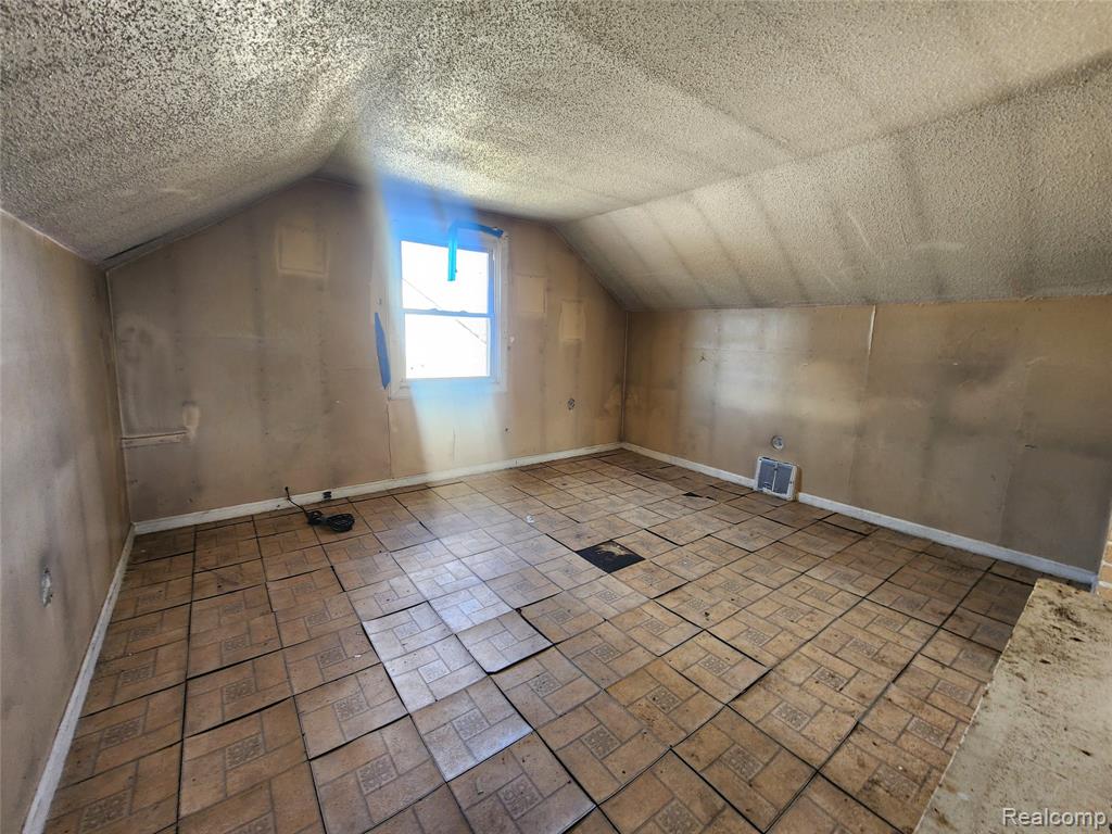 11669 Strathmoor Street, Detroit, MI, 48227