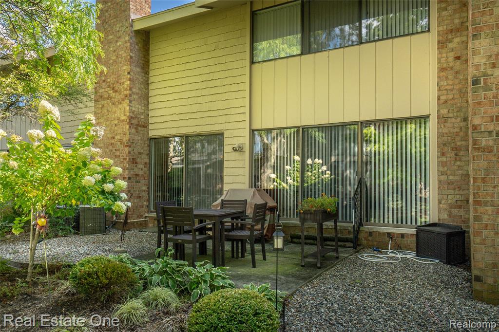 7308 Creek View Circle, West Bloomfield, MI — Photo 4