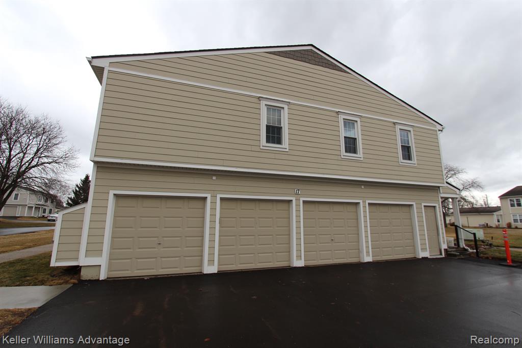 39837 Village Wood Lane, Novi, MI — Photo 16