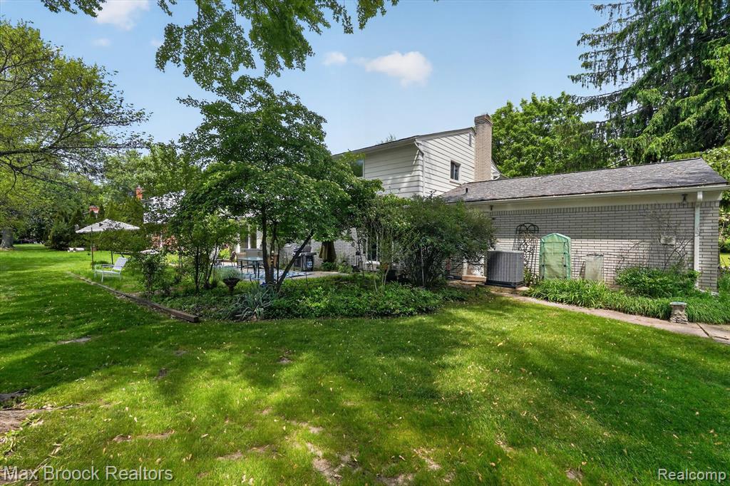 7456 Glengrove Drive, Bloomfield Hills, MI 48301 — Photo 47
