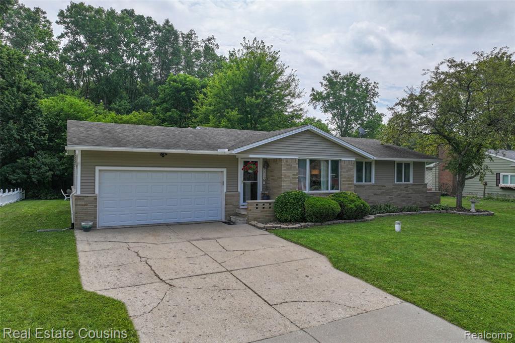 8419 Belle Bluff Drive, Grand Blanc, MI 48439 — Photo 35