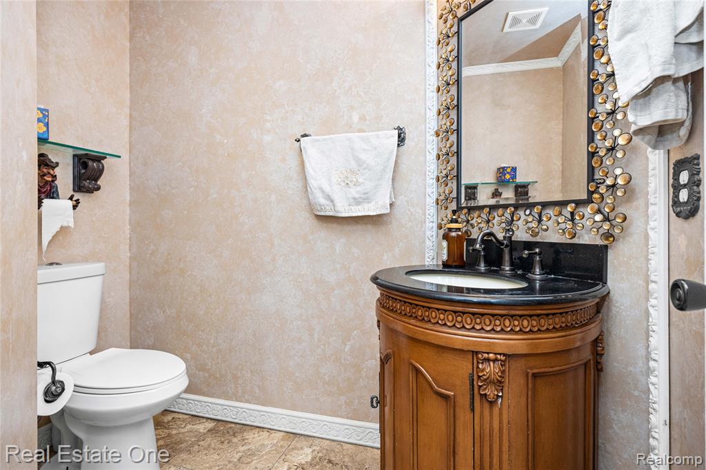7295 W Maple Road, West Bloomfield, MI — Photo 11