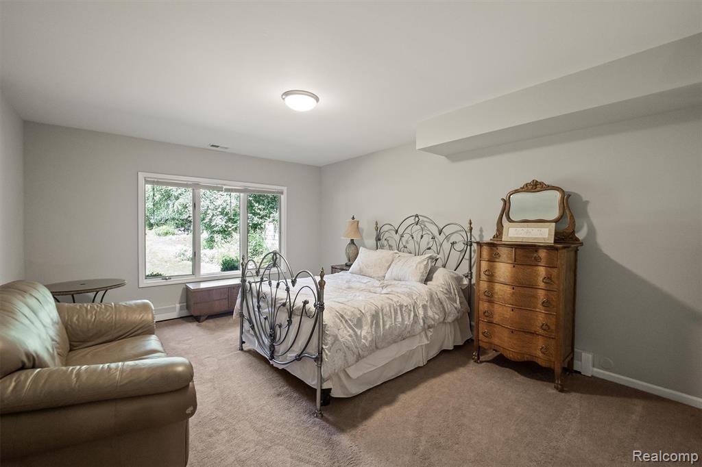 41855 Brentwood Drive, Plymouth, MI 48170 — Photo 32