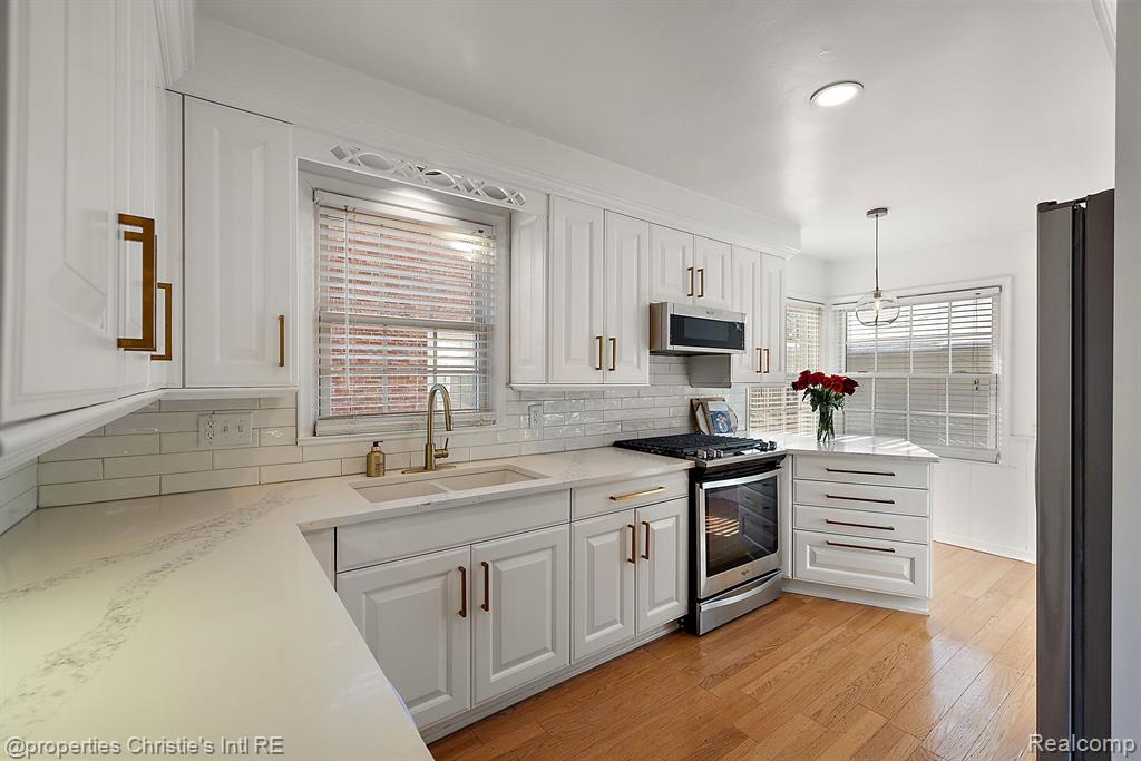 459 BOURNEMOUTH Circle, Grosse Pointe Farms, MI 48236 — Photo 9