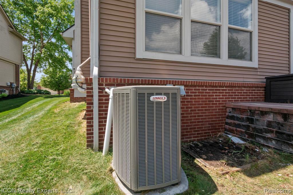 884 Grandview Drive, Commerce Twp, MI 48390 — Photo 40