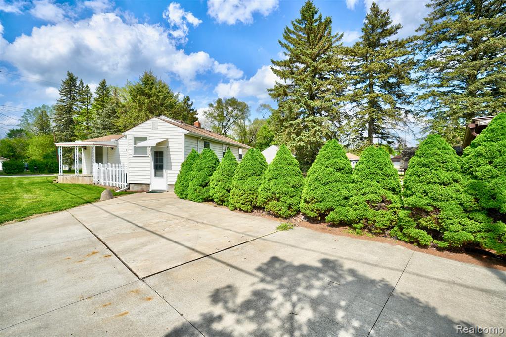 6154 Roberta Street, Burton, MI 48509 — Photo 47
