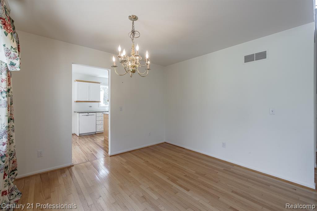 4970 Fox Chase Drive, White Lake, MI 48383 — Photo 14