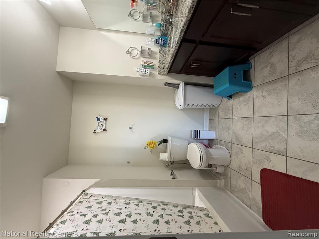 49654 Hummel Drive, Macomb, MI 48044 — Photo 16