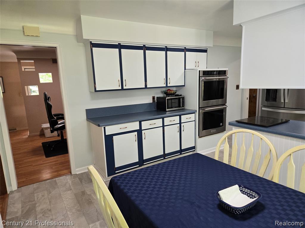 650 Longford Drive, Rochester Hills, MI 48309 — Photo 9