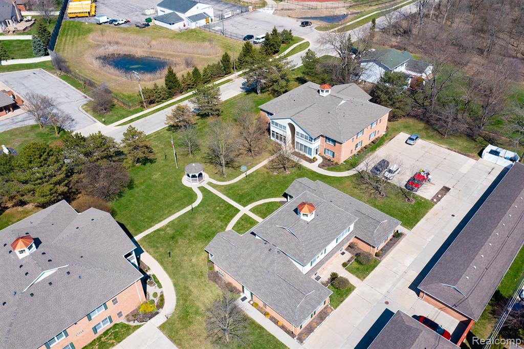 8187 GRAYS Drive, B3, Grosse Ile, MI 48138 — Photo 25