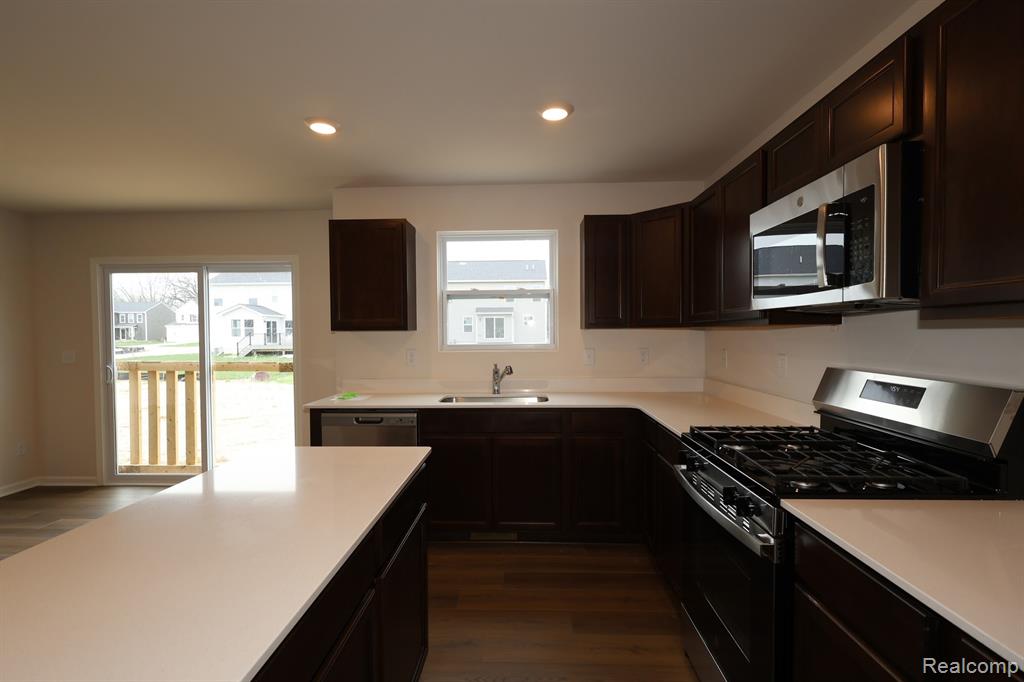 642 Harvest Way, Chelsea, MI 48118 — Photo 4
