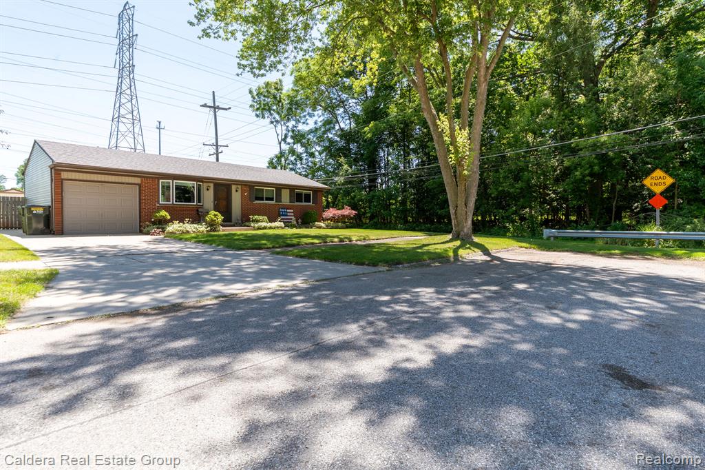 41024 Paign Drive Drive, Sterling Heights, MI 48313 — Photo 28