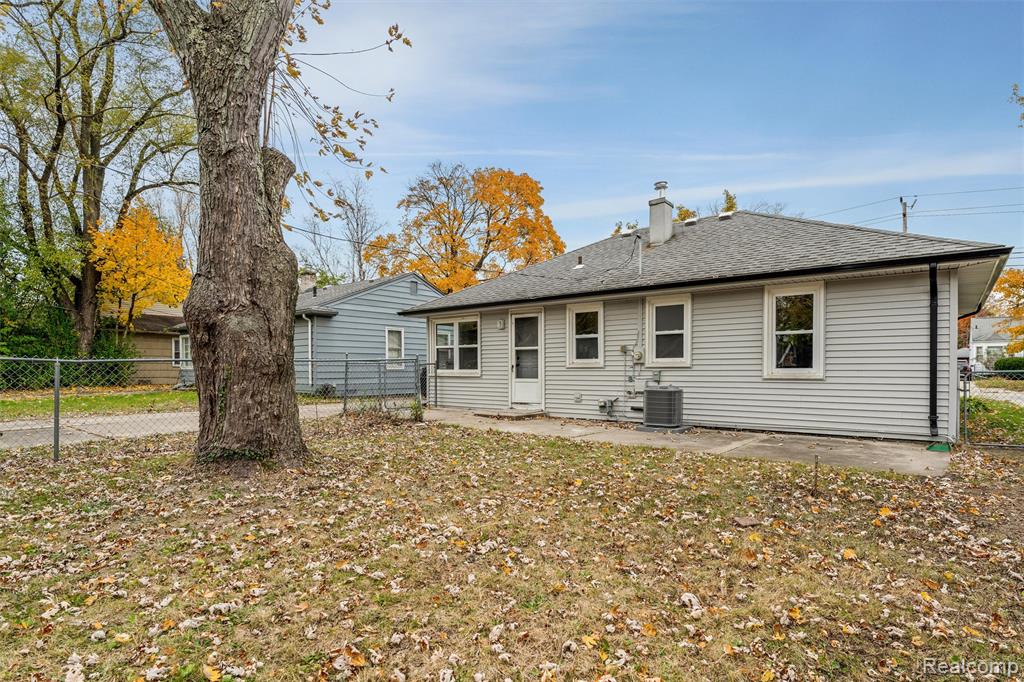 15751 W 14 Mile Road, Beverly Hills, MI 48025 — Photo 21